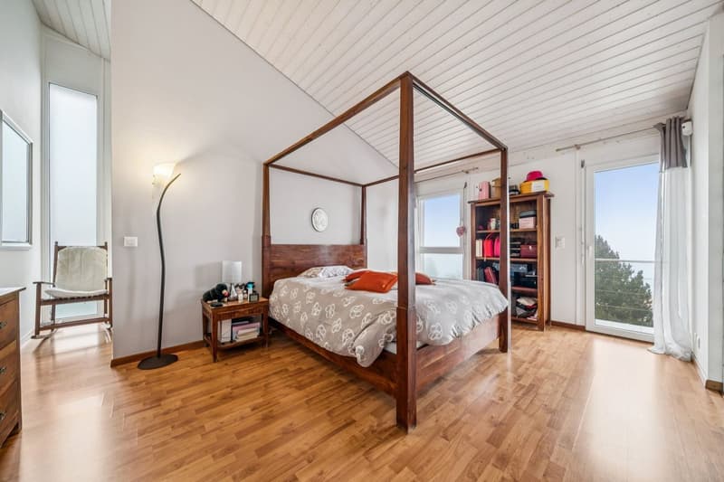 Prestige property with panoramic lake view (5)