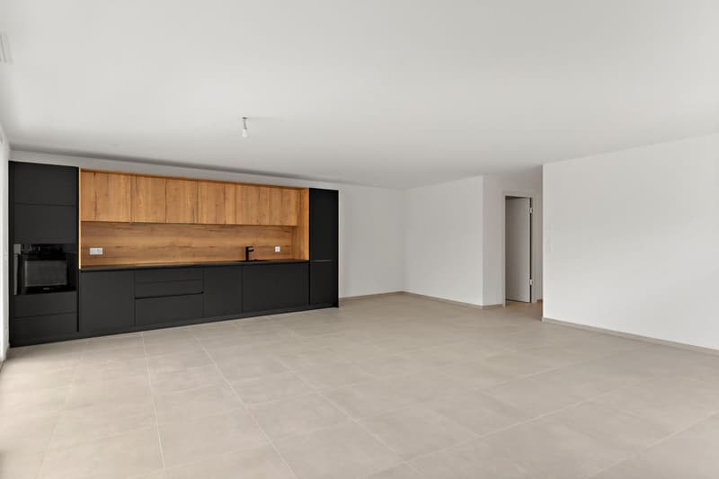 Appartamento nuovo con ampio balcone vicino al centro città! (3)