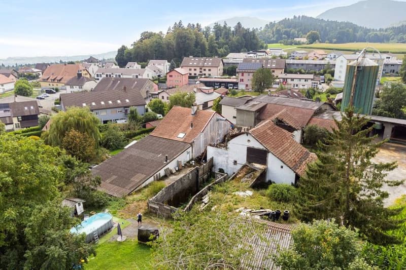 Land with strong development potential - ideal location (3)