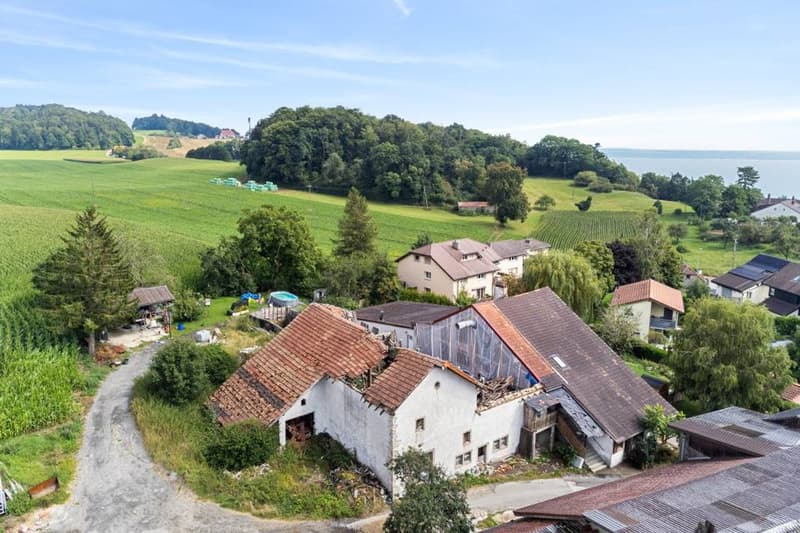 Land with strong development potential - ideal location (1)