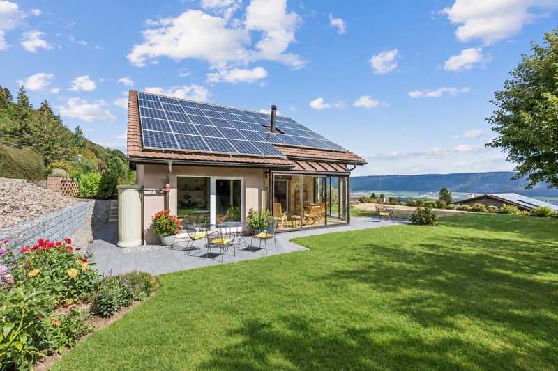 Superbe villa individuelle avec un beau jardin et 2 garages box (2)