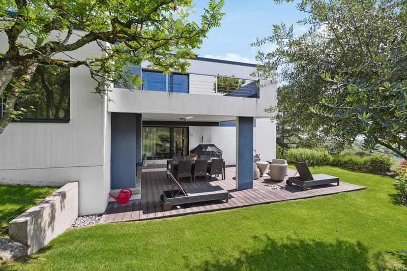 Villa contemporaine avec vue panoramique sur le lac et piscine intérie (7)