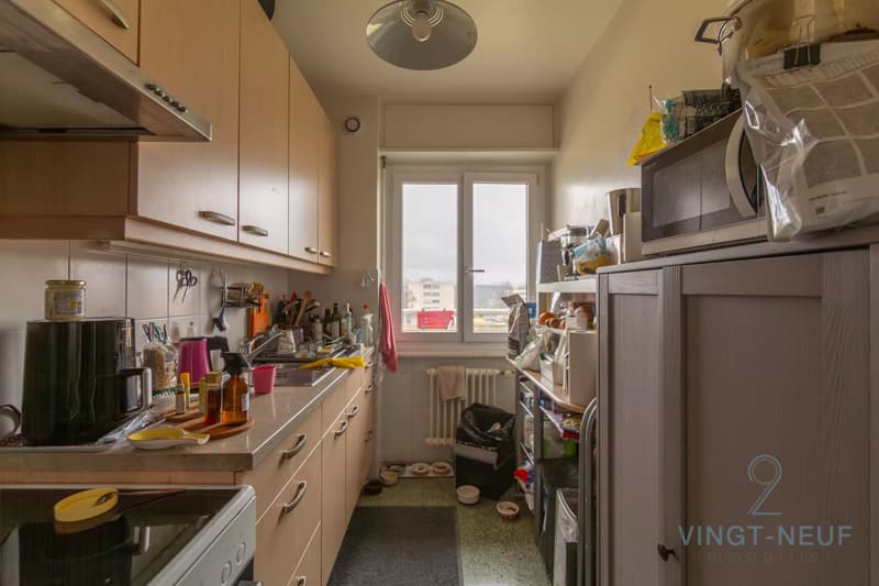 Three-room apartment with large balcony (5)