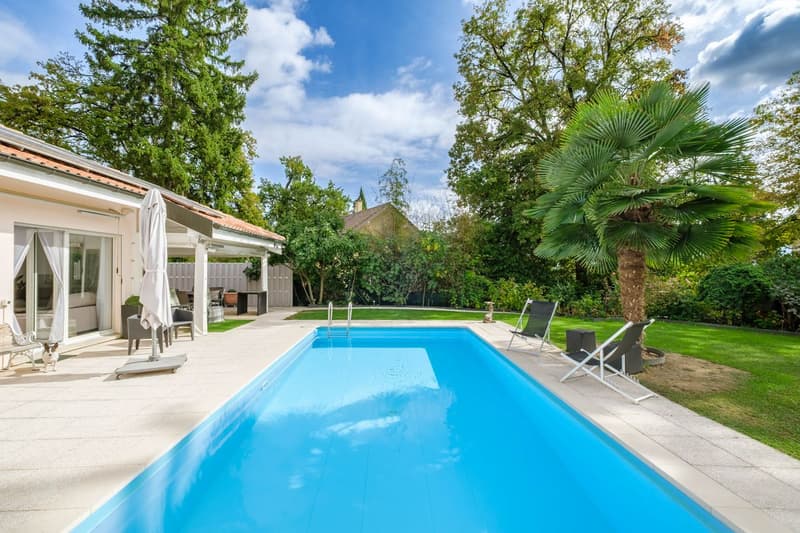 PISCINE SUR GRANDE PARCELLE