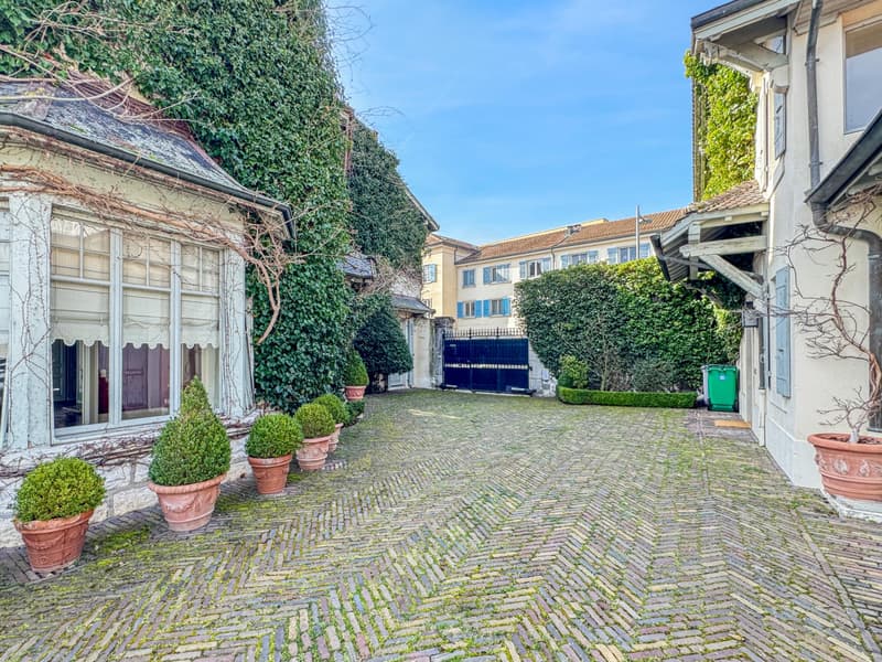 Co-Exclusive: Charming Waterfront House with Private Harbour (7)