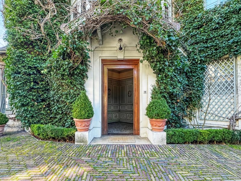 Co-Exclusive: Charming Waterfront House with Private Harbour (9)