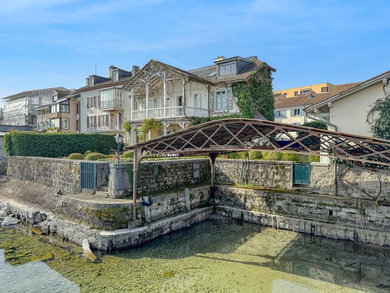 Co-Exclusive: Charming Waterfront House with Private Harbour (2)