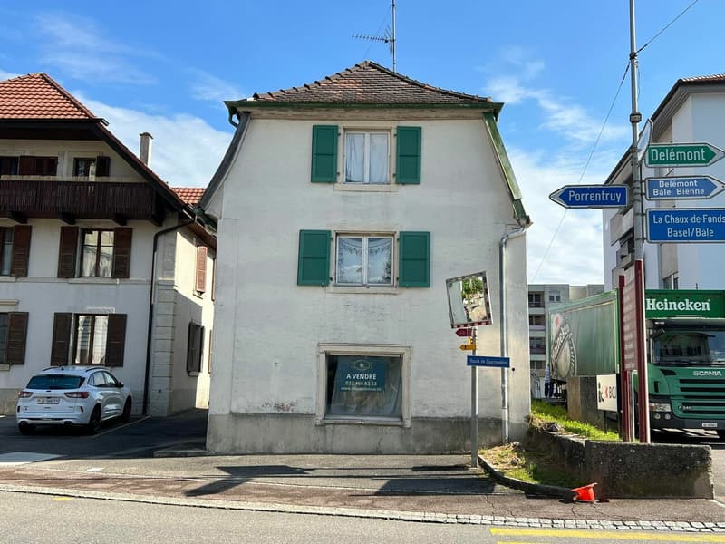 House to renovate with possibility of creating several apartments (6)