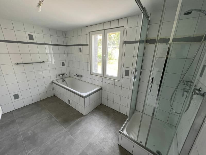 Gewinnbringendes Gebäude mit einem Bauplatz von etwa 550 m2 (4)
