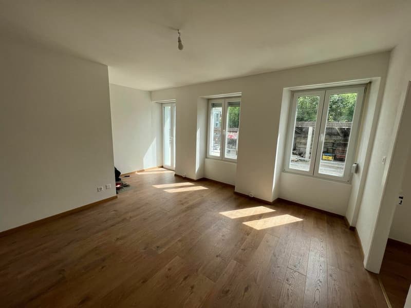 Gewinnbringendes Gebäude mit einem Bauplatz von etwa 550 m2 (3)