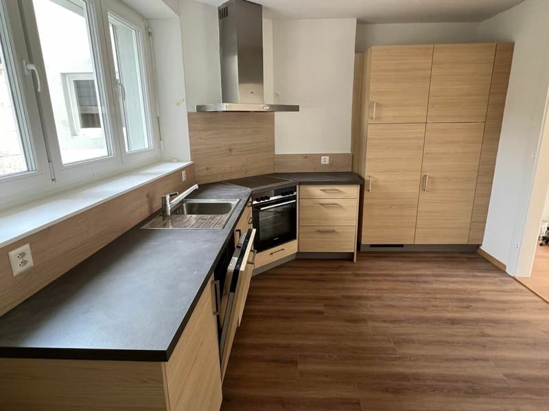 Gewinnbringendes Gebäude mit einem Bauplatz von etwa 550 m2 (7)