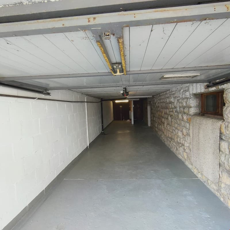 Grande maison rénovée située au centre du village de Chevenez (10)