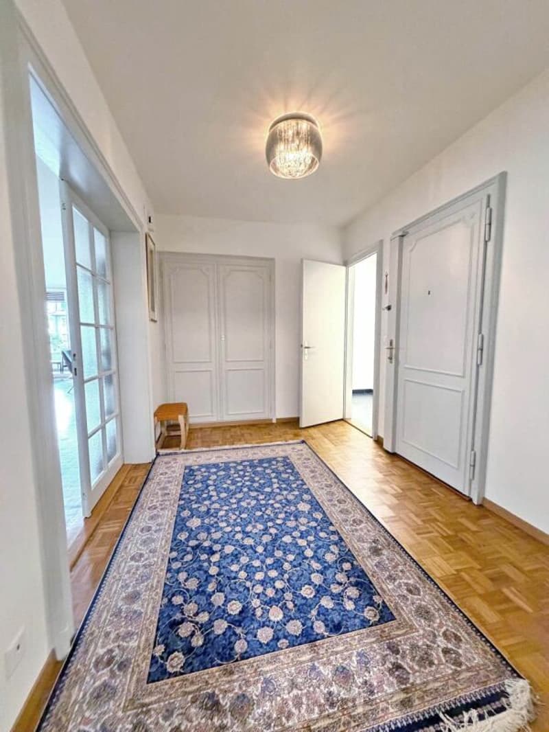 Schönes geräumiges Apartment mit zwei Balkonen (3)