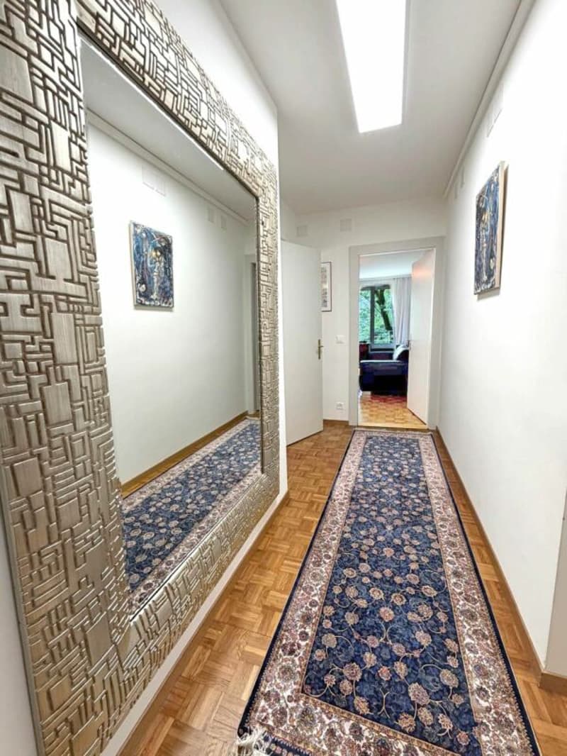 Schönes geräumiges Apartment mit zwei Balkonen (1)