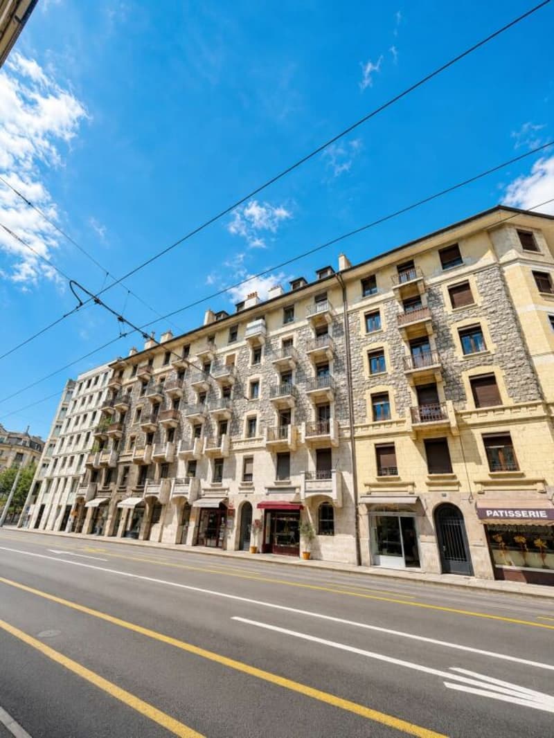 Charaktervolle Wohnung mit Balkon im Herzen von Genf (1)