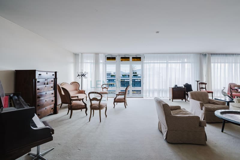 Unique opportunity: high-end apartment on a high floor (4)