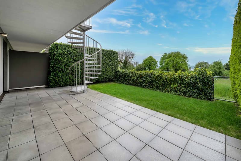 Traumhafter zeitgenössischer Duplex mit Gärten, Blick auf die Felder und den See (11)