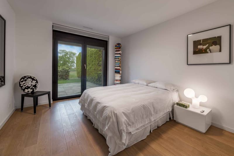 Traumhafter zeitgenössischer Duplex mit Gärten, Blick auf die Felder und den See (10)