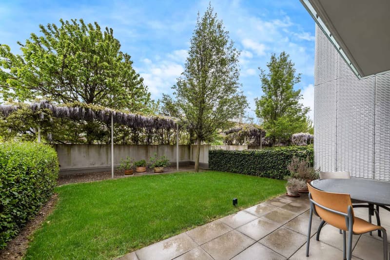 Traumhafter zeitgenössischer Duplex mit Gärten, Blick auf die Felder und den See (8)