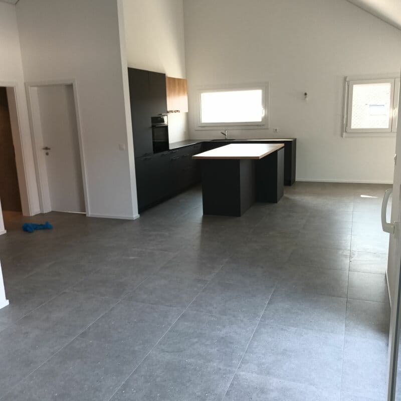Superba attico nuovo di 4.5 locali con vista lago all'orizzonte (2)