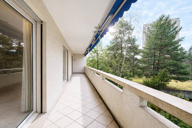 Spacious crossing accommodation with large balcony (2)