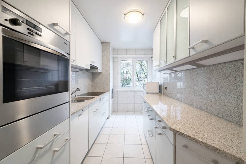 Spacious crossing accommodation with large balcony (5)