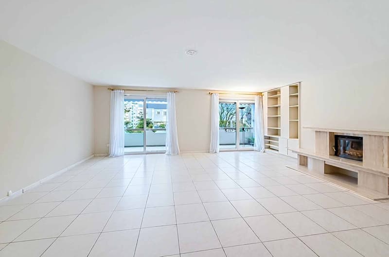 Spacious crossing accommodation with large balcony (1)