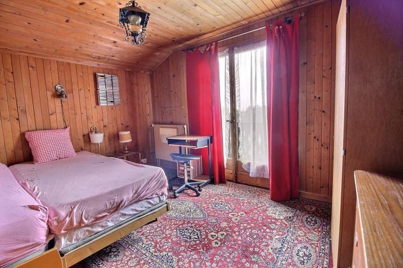 BEAUTIFUL 5-ROOM CHALET WITH A DEPENDENCY AND 2 CLOSED GARAGES (7)