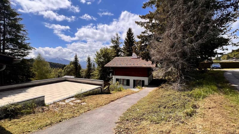 BEAUTIFUL 5-ROOM CHALET WITH A DEPENDENCY AND 2 CLOSED GARAGES (9)