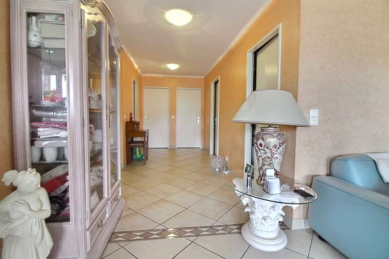 AMPIO E LUMINOSO APPARTAMENTO DI 3,5 LOCALI DI 98M2 CON AMPIA TERRAZZA DI 16M2 - VISTA SUL LAGO E LE MONTAGNE - ZONA PARTICOLARMENTE TRANQUILLA E VERDE (5)