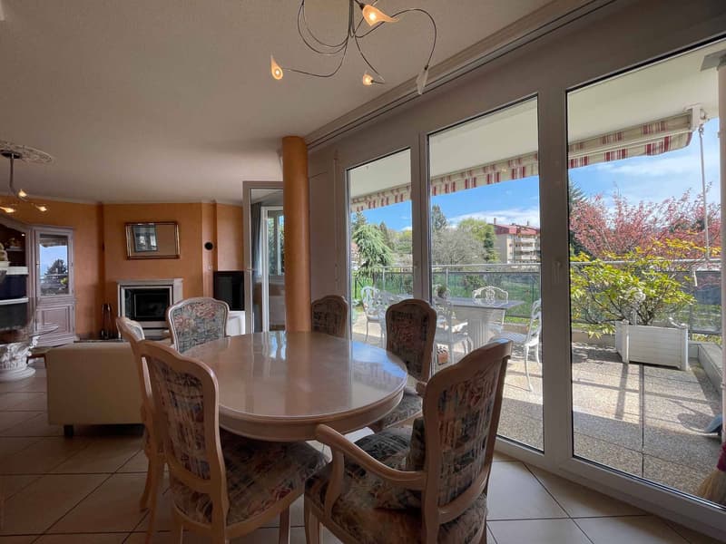 AMPIO E LUMINOSO APPARTAMENTO DI 3,5 LOCALI DI 98M2 CON AMPIA TERRAZZA DI 16M2 - VISTA SUL LAGO E LE MONTAGNE - ZONA PARTICOLARMENTE TRANQUILLA E VERDE (6)