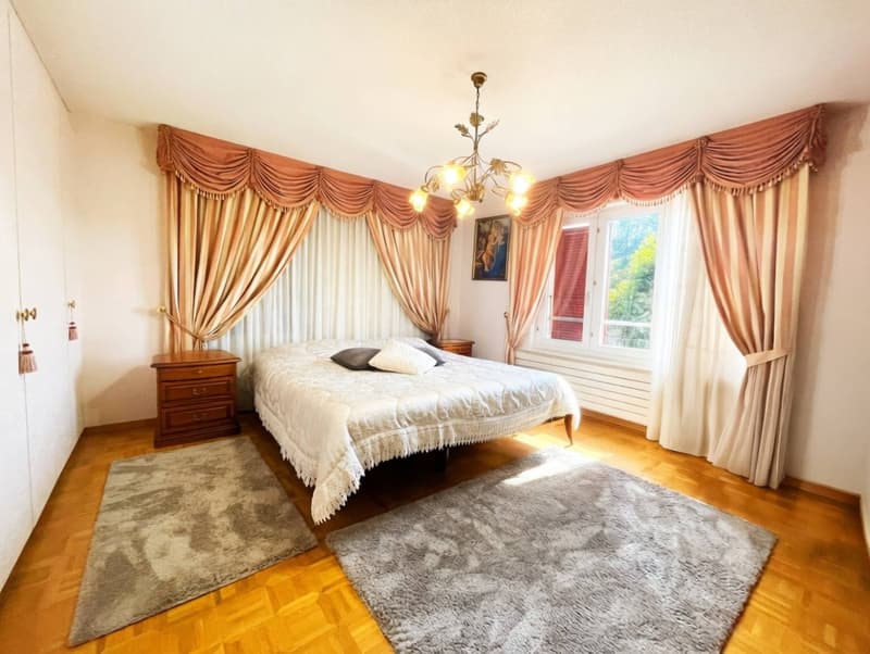 Spacious duplex of 6.5 rooms in a villa with large private garden and heated outdoor pool (5)
