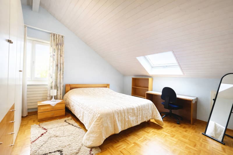 Spacious duplex of 6.5 rooms in a villa with large private garden and heated outdoor pool (11)