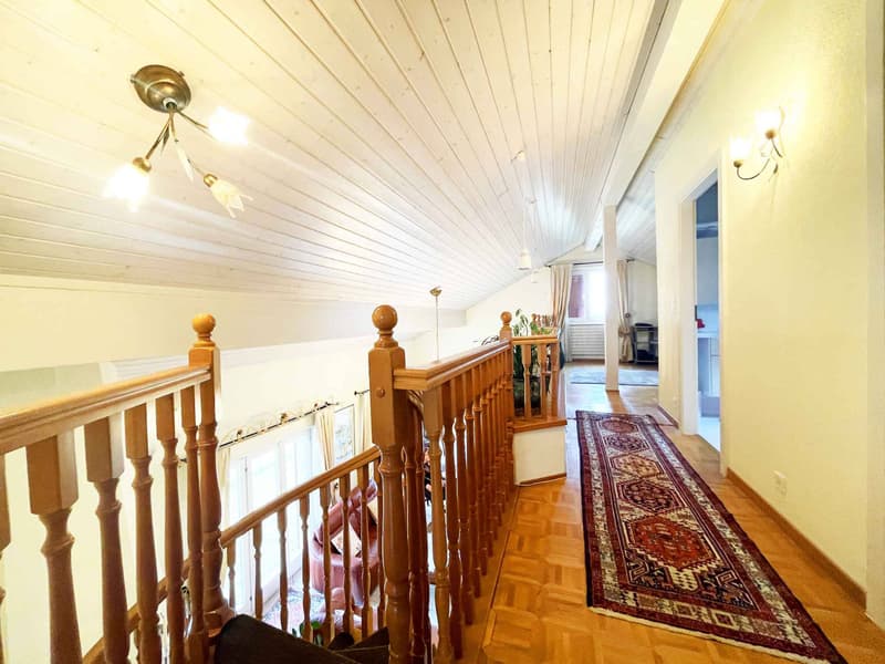 Spacious duplex of 6.5 rooms in a villa with large private garden and heated outdoor pool (8)