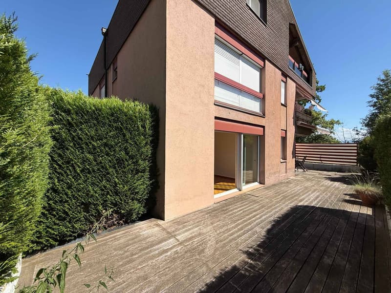 Wohnung mit 5.5 Zimmern und großer Terrasse in einer grünen Umgebung (8)