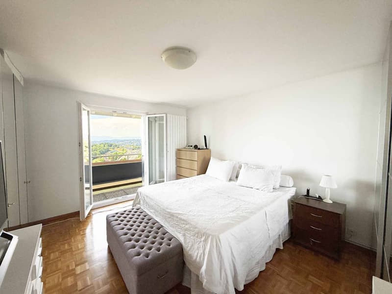 Spacious family villa with breathtaking views (8)