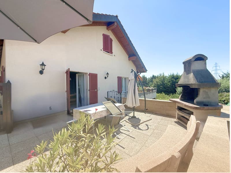 Villa familiare con piscina e vista aperta vicino a Losanna (3)