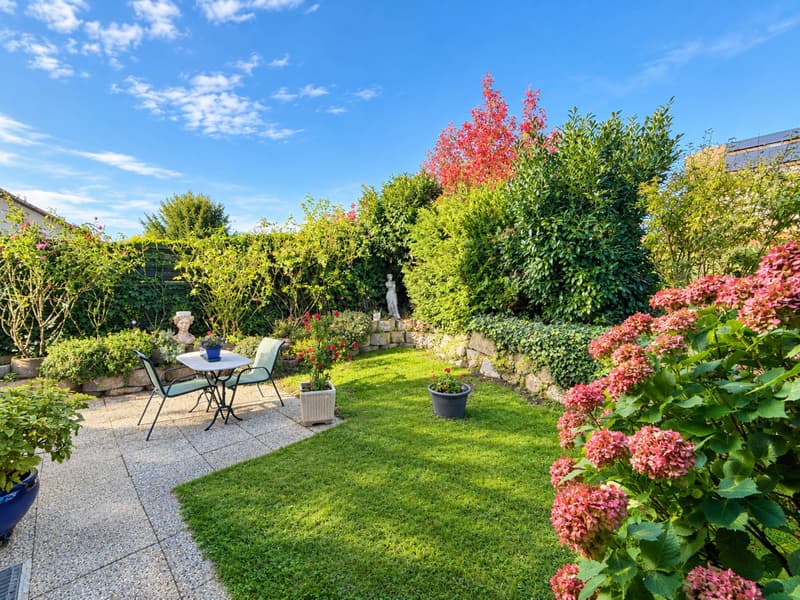 RENENS  Villa mitoyenne de 5.5 pièces avec jardin arboré et beaux volumes (3)