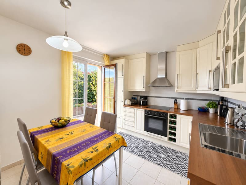 RENENS  Villa mitoyenne de 5.5 pièces avec jardin arboré et beaux volumes (6)