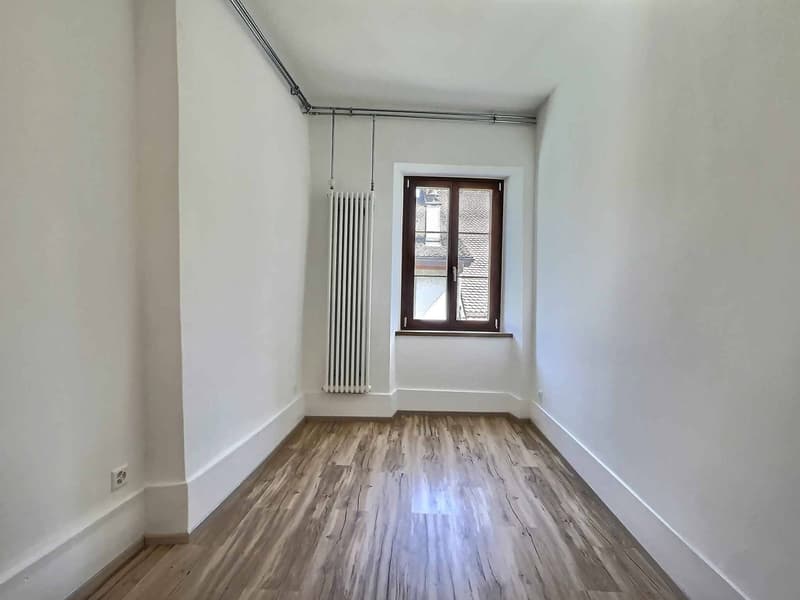 Spacious 5.5-room apartment with charm in the heart of Cossonay's Old Town (10)