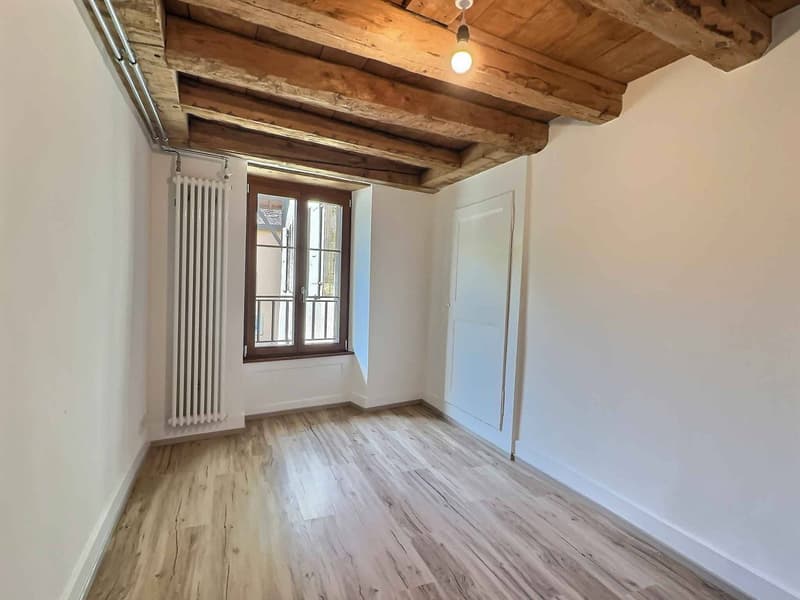 Spacious 5.5-room apartment with charm in the heart of Cossonay's Old Town (4)