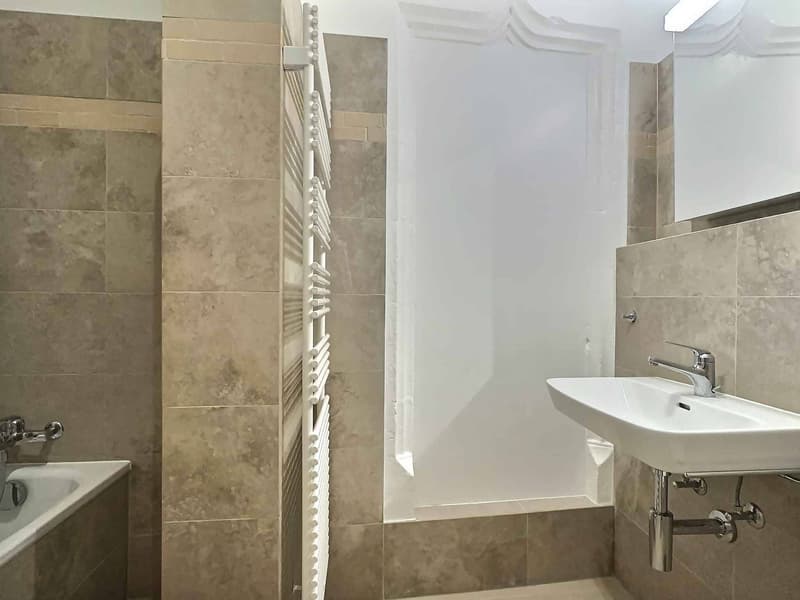 Spacious 5.5-room apartment with charm in the heart of Cossonay's Old Town (7)