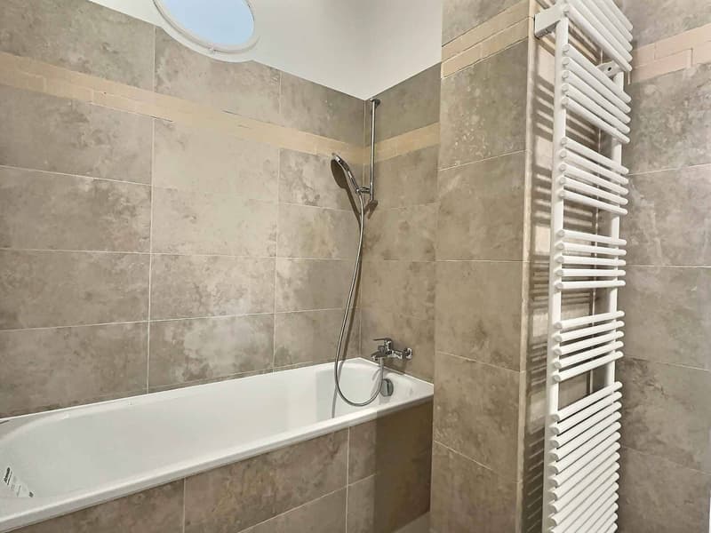Spacious 5.5-room apartment with charm in the heart of Cossonay's Old Town (8)