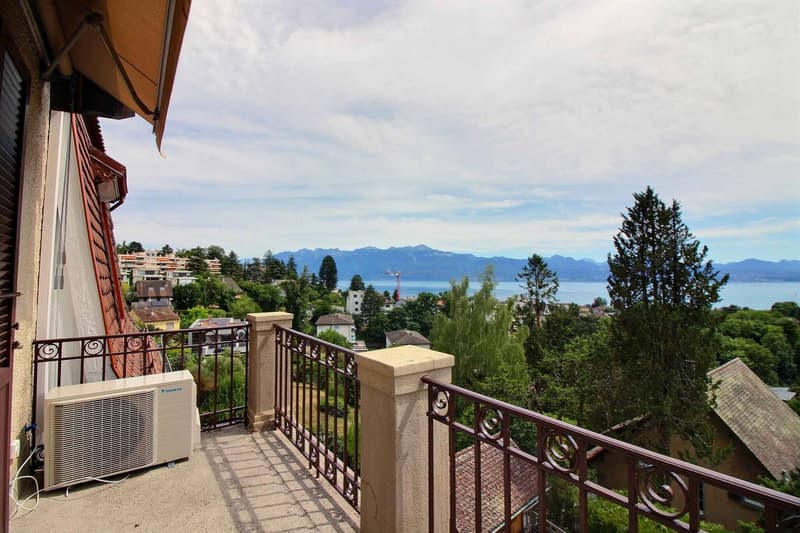 Prächtige Dachgeschoßwohnung, komplett renoviert mit atemberaubendem Blick auf den See (2)
