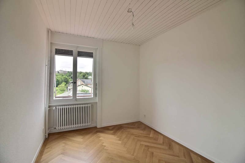 Prächtige Dachgeschoßwohnung, komplett renoviert mit atemberaubendem Blick auf den See (7)