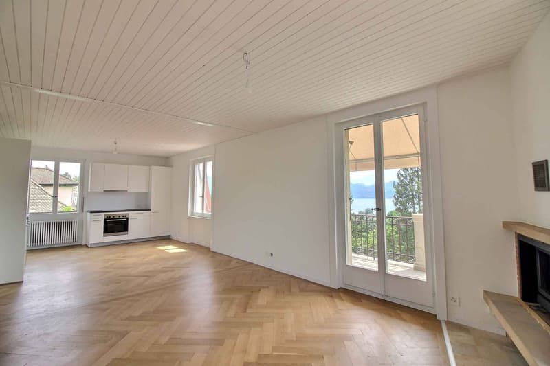Prächtige Dachgeschoßwohnung, komplett renoviert mit atemberaubendem Blick auf den See (3)