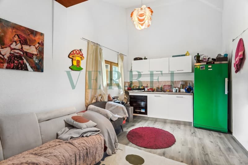 Grande casa con potenziale di ristrutturazione (7)