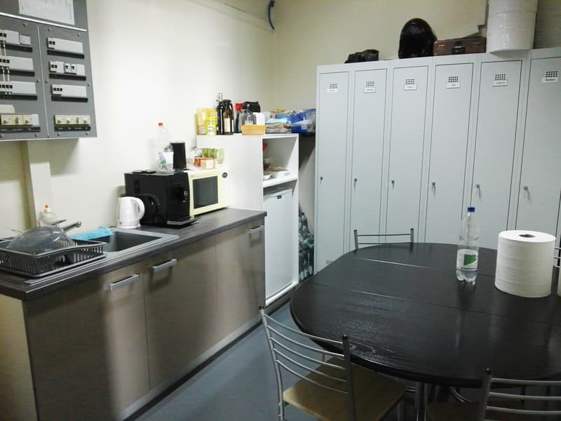 Atelier / bureau situé dans une Z.I. à Préverenges (8)