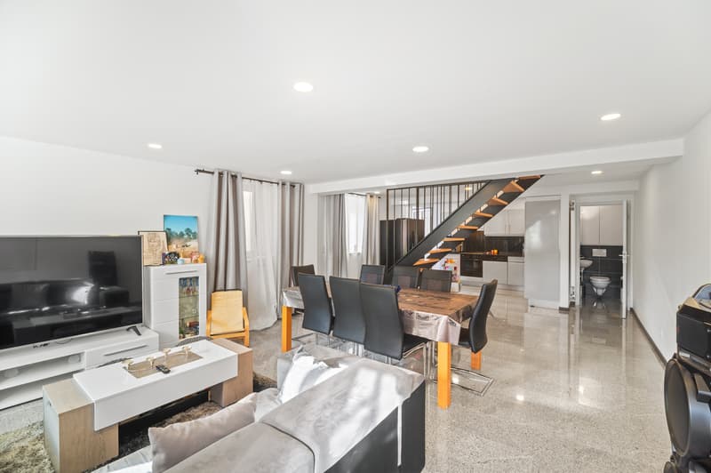 Grande maison rénovée avec deux appartements Opportunité rare à Bavois (2)