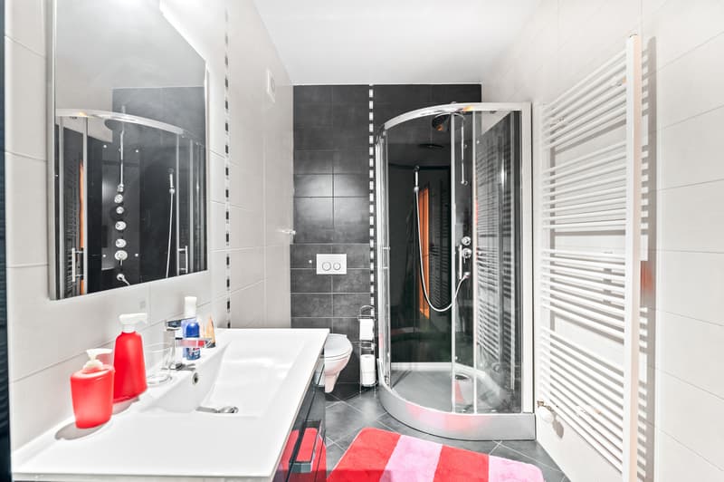 Grande maison rénovée avec deux appartements Opportunité rare à Bavois (11)